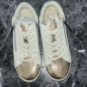 NWOT Steve Madden Parka Sneakers Size: 8.5